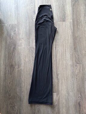 BUTTER Cheeky Hi-Rise Flare 32" Legging